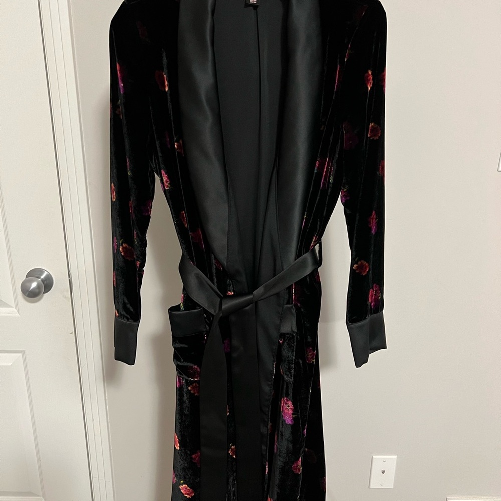 Victoria’s Secret Velvet Floral Robe - Picture 2 of 4